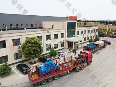 1810石料廠對輥制砂機發(fā)貨現場